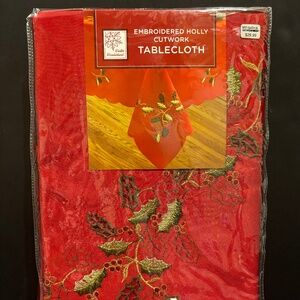 NIP Winter Wonderland Embroidered Holly Cutwork 70" Round Tablecloth - Red